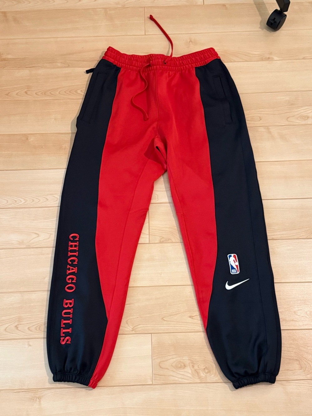 Nike NBA Chicago Bulls men’s Red and Black Performance Joggers